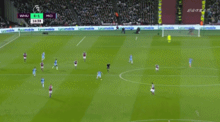 刘璇陪5岁女儿练体操，手持长棍严厉还疲惫，住300平豪宅又大又乱