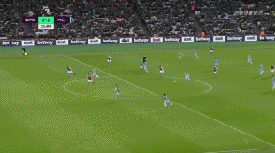 世界杯震撼一幕：孙颖莎让分全场掌声，赛场对手忍不住竖大拇指